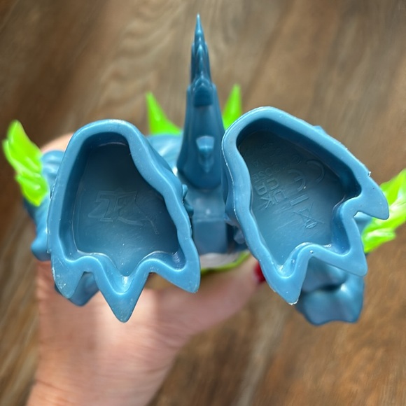 Beast Lab Shark Beast Creator Experiment Action Figure Toy, 7-1/2”. Blue, Green. - Picture 9 of 11